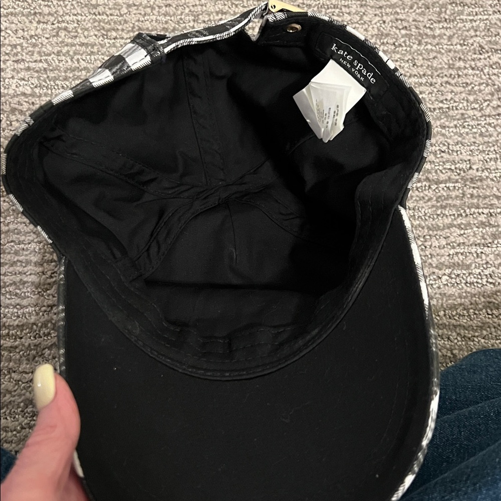 KATE SPADE BLK & WHITE BASEBALL CAP - Picture 5 of 7